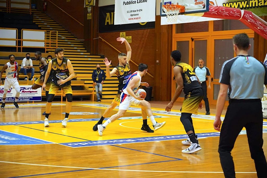 A San Severo la Novipiù è in svantaggio di due punti (39-37) dopo i primi due quarti di gioco